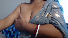 Hot Boob Girl Opens Her Sexy Saree, Opens Her Bra, Presses Her Nude Boobs and Licks and Fingering Her Pussy.