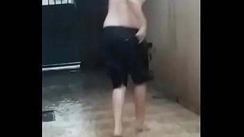 Gordo danado na chuva