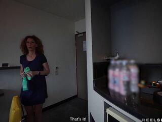 Une femme de ménage française mother I'd like to fuck au cul parfait, surprise en educate de se masturber et Défoncée en anal par un client de l'hôtel !!!