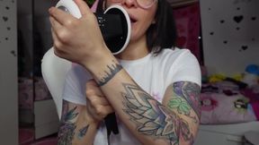 Braces Babe erwischt bei verzweifeltem Ohr lecken zum Countdown Orgasmus