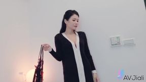 Xian'erai Is a Horny Sugarmommy Who Loves Young Men
