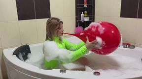 Triple Blow to Pops Tease in a Foamy Jacuzzi