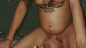 18-Year-Old Horny&#x1F975; Pregnant&#x5993;&#x5973; Gets A Creamy Creampie