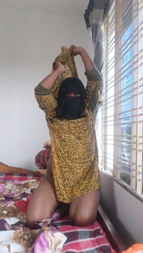 Desi girl bed to hot noti