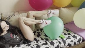 Mishel bursts old balloons