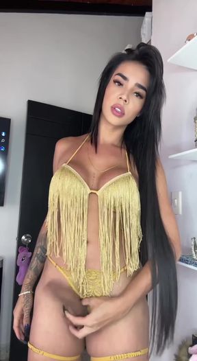 Curvy amateur shows off her body in a solo scene
