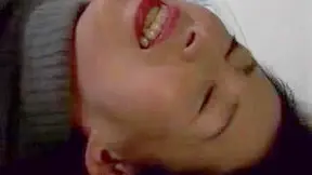 阴道被使劲操，让她叫得像头母狗般惨烈