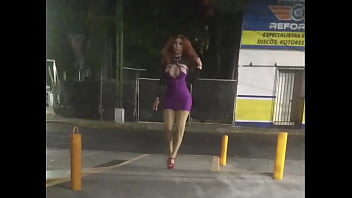 Sexy Gisa Estrada presumiendo en vestido morado para ser penetrada