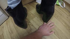 Hands & Fingers Crushed For Over 10 Minutes Chelsea's Boots Heels (4K)