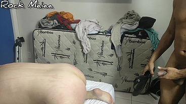 Ela me agrada me maltratando e eu a lhe agradando na base da chinelada e sexo bruto.