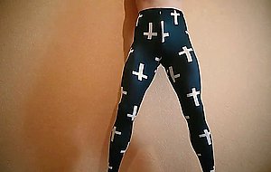 Juicy booty in leggings