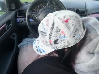 Relaxing Oral-sex on The Roadside. (Embarassing)