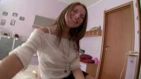 Ma clémentine nymphomane aime sucer des bites, ici son snapchat