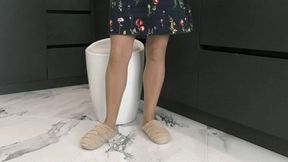 She tapped her toes nervously MP4 FULL HD 1080p