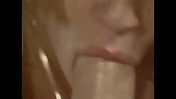 RETRO BRUNETTE TRIES TO DEEPTHROAT LIKE LINDA LOVELACE.