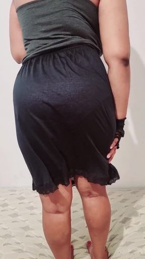 Must-share moment from &quot;Sri Lankan Girl Undressing and Dress Changing&quot;