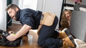 ”Femboy Troy River Seduces Bearded Hunk OnlyMatt During Internet Installation”