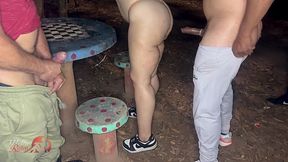 varias rolas fodendo minha esposa em praca publica enquanto eu filmava - a safada da minha esposa bella ruiva gozando no pau de varios estranhos