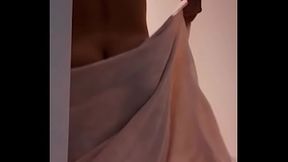 llega borrache del bar y lo pillo ba&ntilde_andose y desnudo en el cuato