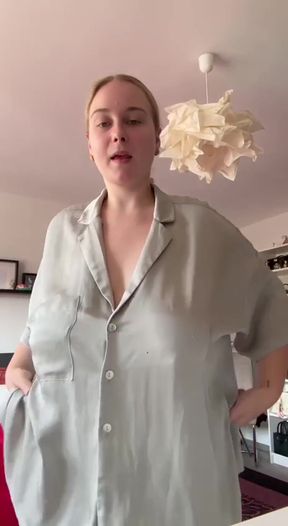 Amateur with big tits and round ass