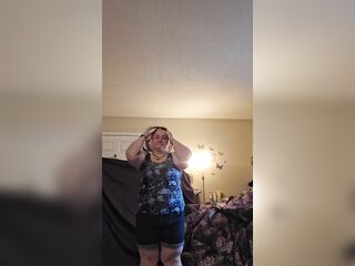 big beautiful woman Mean Macarena