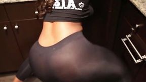 Twerking Ebony Goddess in Tight Leggings