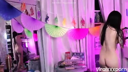 Cubbixoxo Teases in Leaked Nude Video