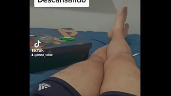 DESCANSANDO EN SHORTS