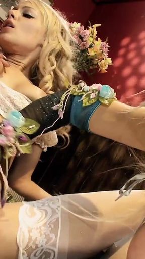 Sexy fairies tongue-fuck each other at home