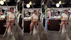 sans culotte, jupe levee dans un magasin de vetements