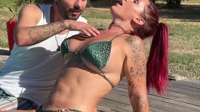 il fait si chaud , meme au bord de la piscine ou la succulente ava queen et ...