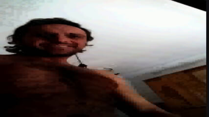 Si masturba davanti alla telecamera davanti a una bambina di 09 anni