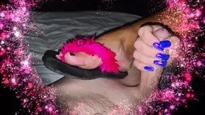 Sexy milf in flip-flops gives foot pleasure to her boyfriend