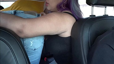 MaggieQueen and Ashley Grey fucking on the backseat