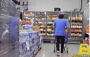 Grocery store milf, Luna Star