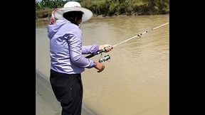 COLOMBIANA DE PESCA SOLITA LE OFREZCO TRATO A CAMBIO DE LOS PECES