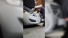 Her car broke down &mdash;  and a hot mechanic helped her fix it