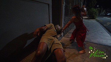 Duas vadias fetichistas punem o gringo infiel