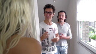 Conny Dachs recebe o grosso pau de Dieter von Stein bem fundo no seu cu