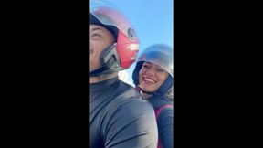 fiz um moto uber com a bruna surfistinha pra fazer uma trilha de moto no recreio nao resisti e gozei dentro ( completo )