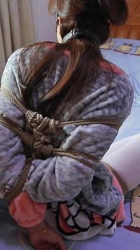 Hui12 - White Silk Chinese Girl Sailing Restraint