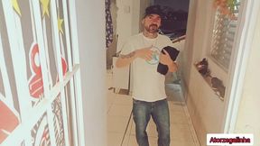 costureira safada nao aguentou ver cliente de pau duro!