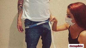 costureira safada nao aguentou ver cliente de pau duro!