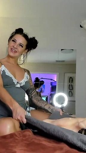 Evelin's Live Feature Show Chatting Twerk Dildo Play Riding