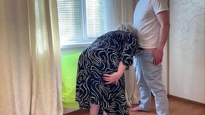 An old stepmom with a big ass gently sucked her stepson's penis and allowed him to fuck her in anal