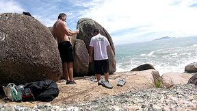 bastidores de uma gravacao na praia