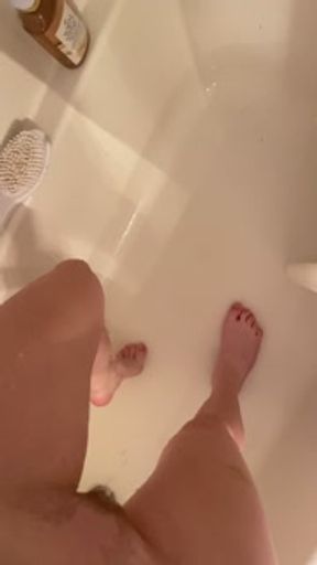 Teen girl genuinely pisses herself infront of shower!