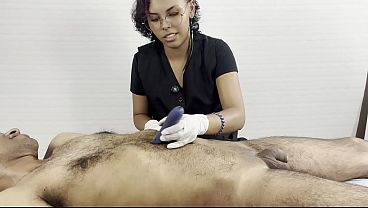 Depilei os pelos e gozei gostoso com a massagem T&acirc_ntrica.