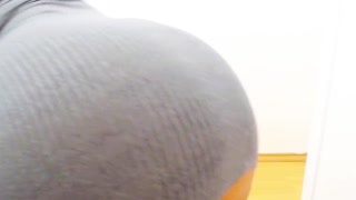 أم مصرية 47 سنة بتصور فيديو لإبن صحبتها كلام مصري بلدي