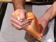 Ultimo giorno di raccolta della sborra e preparazione delle meringhe al profumo di sperma!